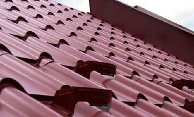 Povrchová úprava plechovej strechy: aký je jej účel a aké sú možnosti výberu?
